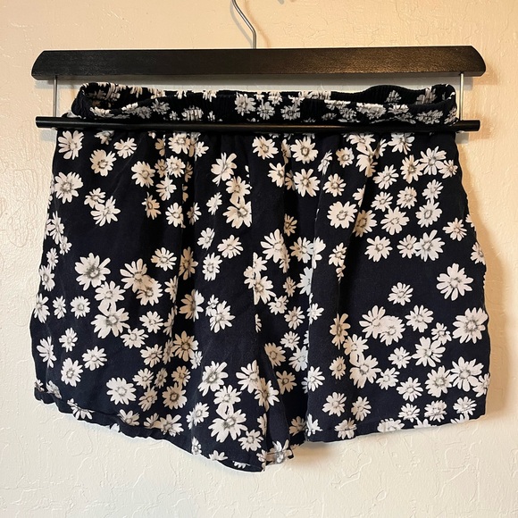 Floral Shorts - Picture 2 of 2